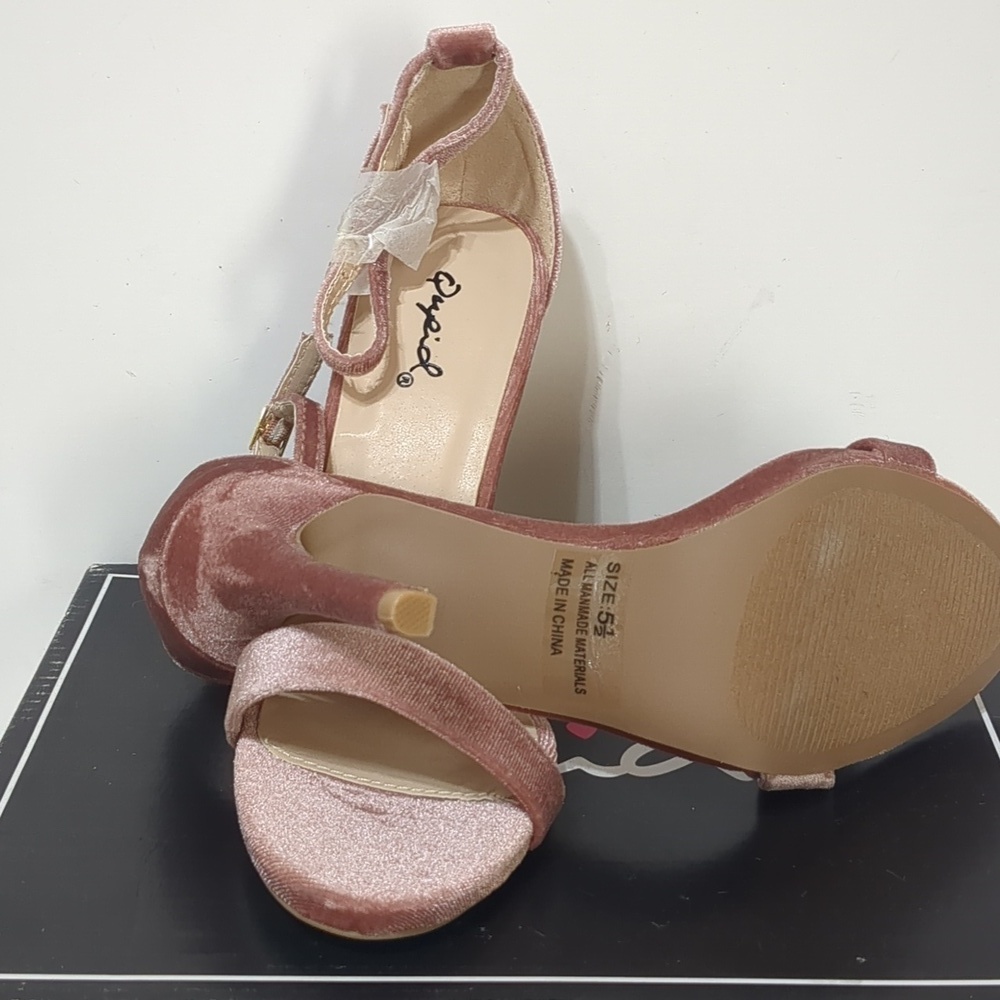 Qupid blush velvet heels sandals size 5.5 - Picture 6 of 9